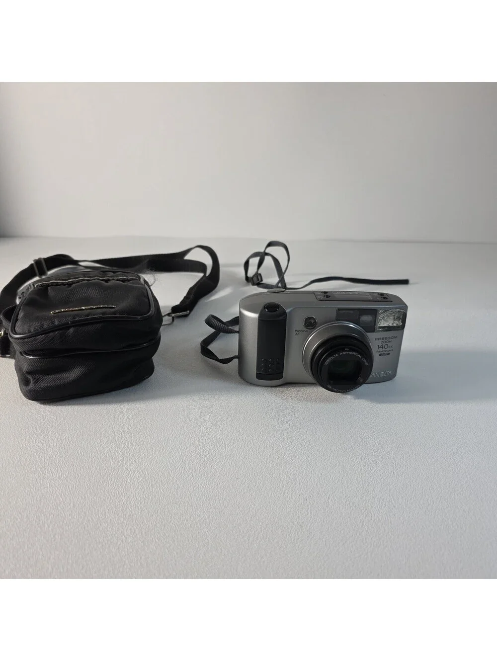 Minolta Freedom Zoom 140EX Panorama Date 38-140 Macro 35mm Camera W/Case READ
